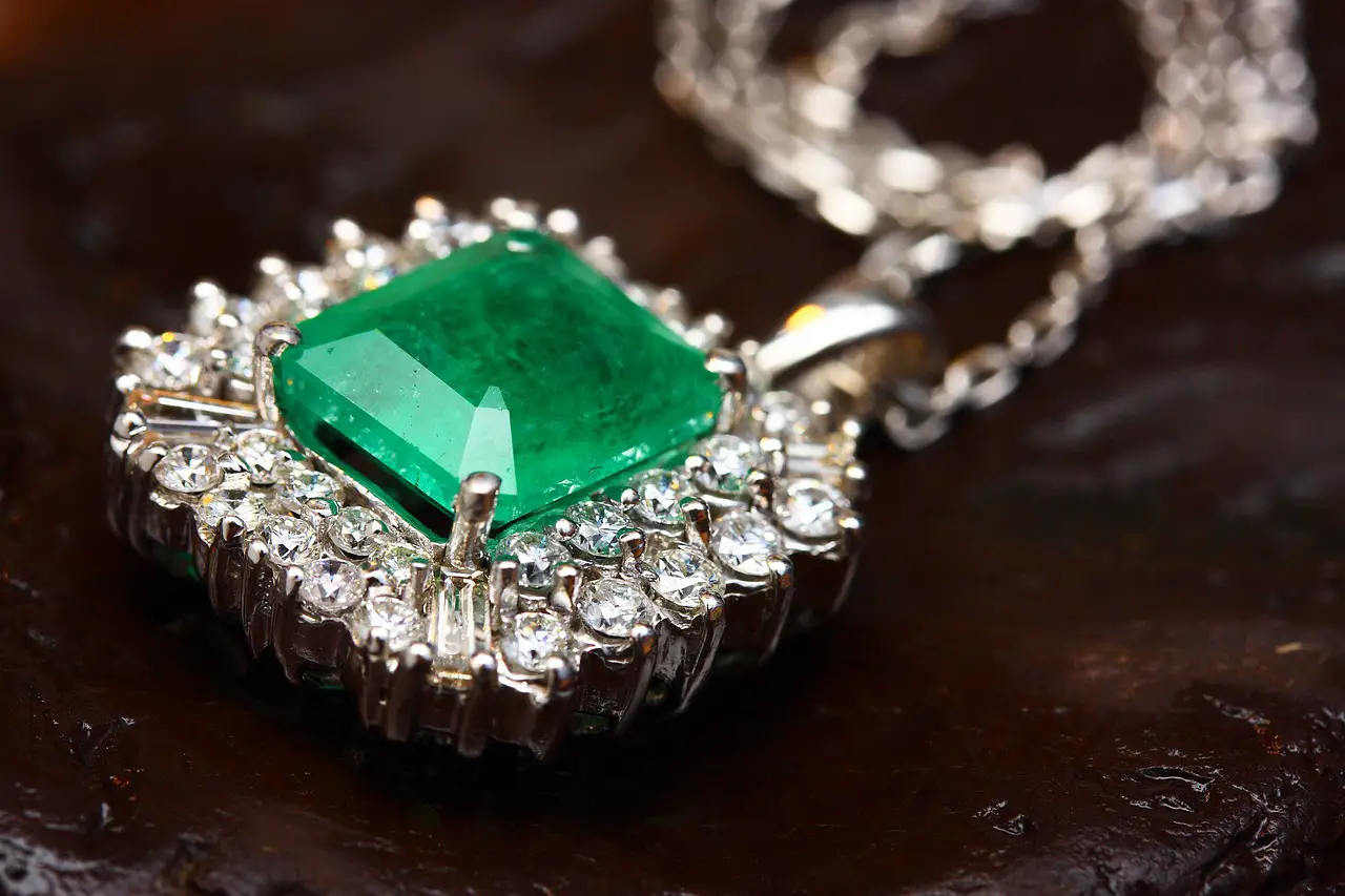 A Complete Guide to Emerald Gemstones