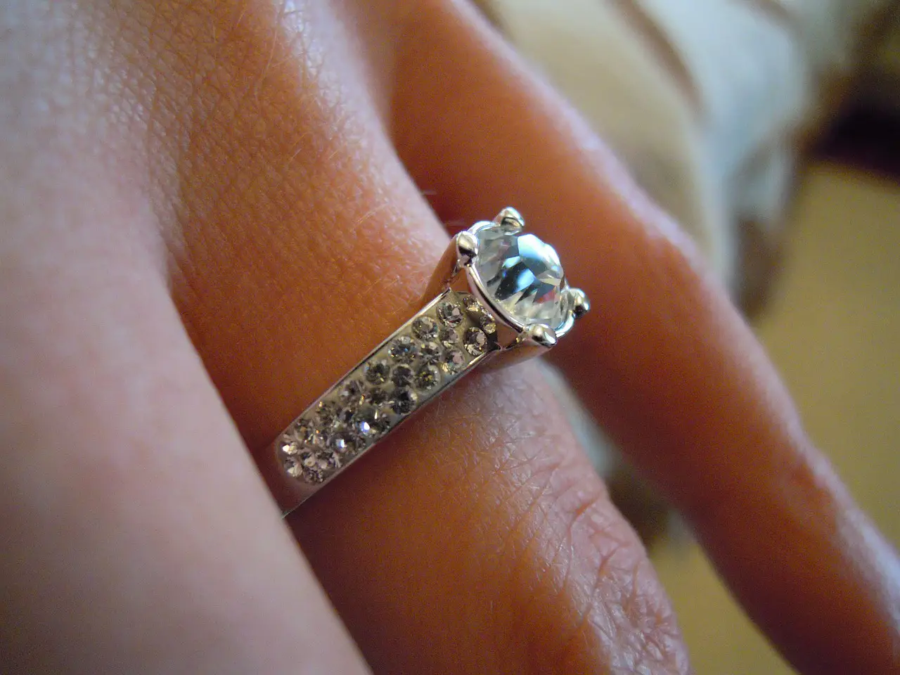 A Guide to Buying an Engagement Ring