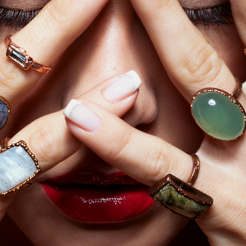 Channel Your Inner Royal: 5 fashionabla sätt att bära dina ringar