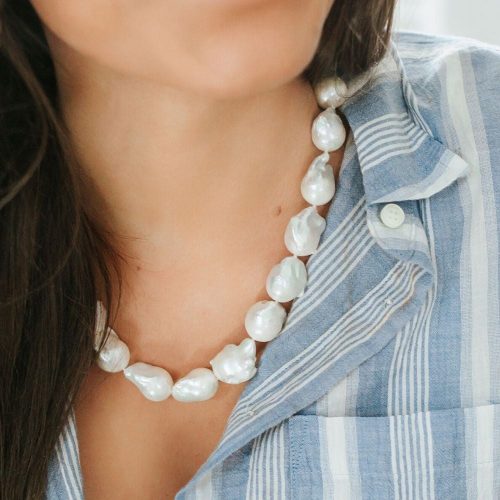 8 moderna sätt att bära pärlor vid alla tillfällen