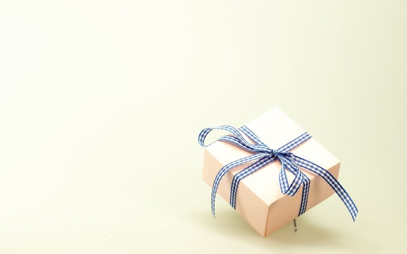 Gör gåvorna extra speciella: silkespapper, cellofanpåsar och kreativa förpackningsidéer
